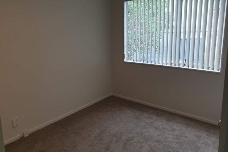 Photo of property in 2/45 Girrahween Drive, Totara Vale, Auckland, 0629