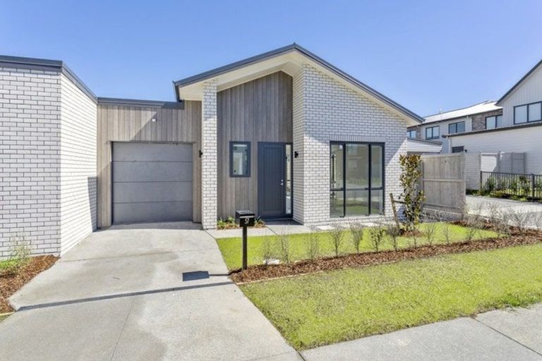 Photo of property in 57 Waituarua Drive, Takanini, 2112