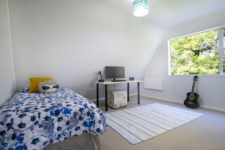 Photo of property in 21 Solander Place, Whitby, Porirua, 5024