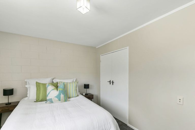 Photo of property in 16 Makatote Grove, Churton Park, Wellington, 6037