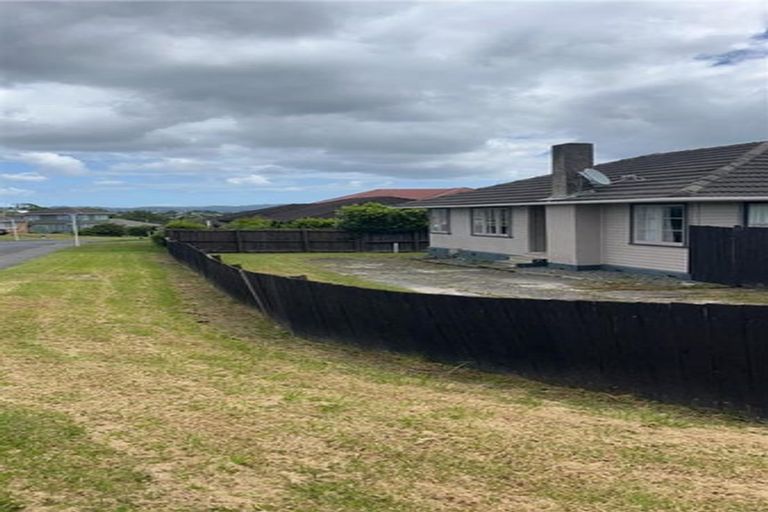 Photo of property in 12 Strid Road, Te Atatu South, Auckland, 0610