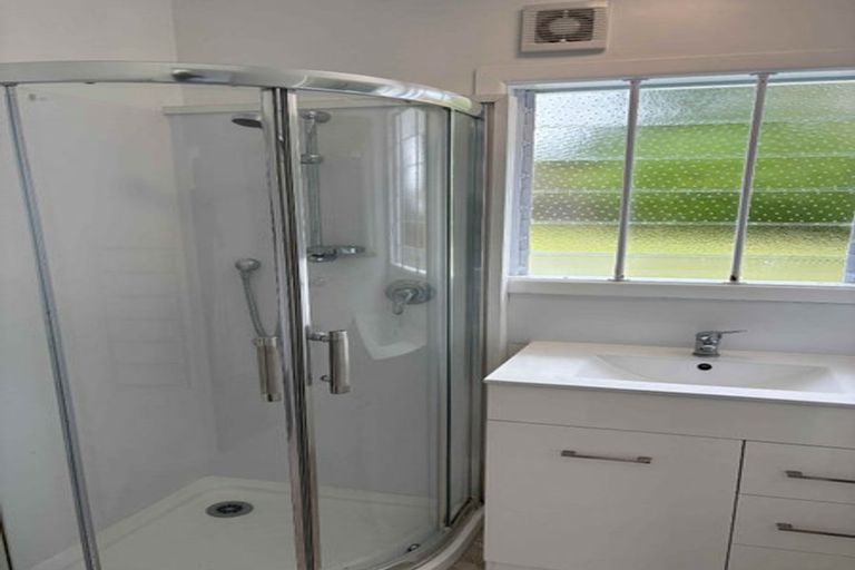 Photo of property in 2/3 Elliott Avenue, Bayview, Auckland, 0629