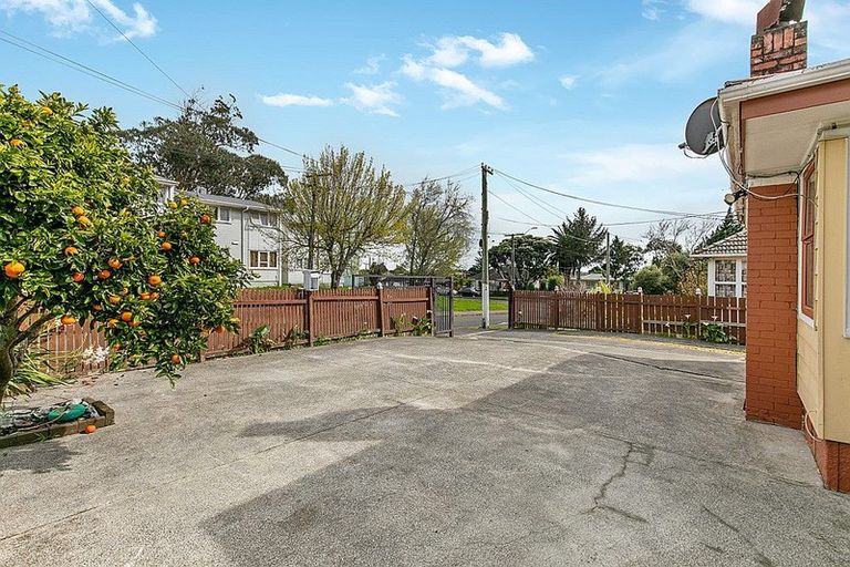 Photo of property in 6 Garrett Place, Otara, Auckland, 2023