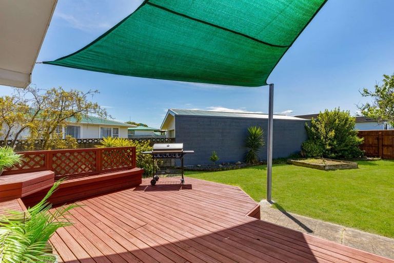 Photo of property in 17 Abraham Crescent, Milson, Palmerston North, 4414