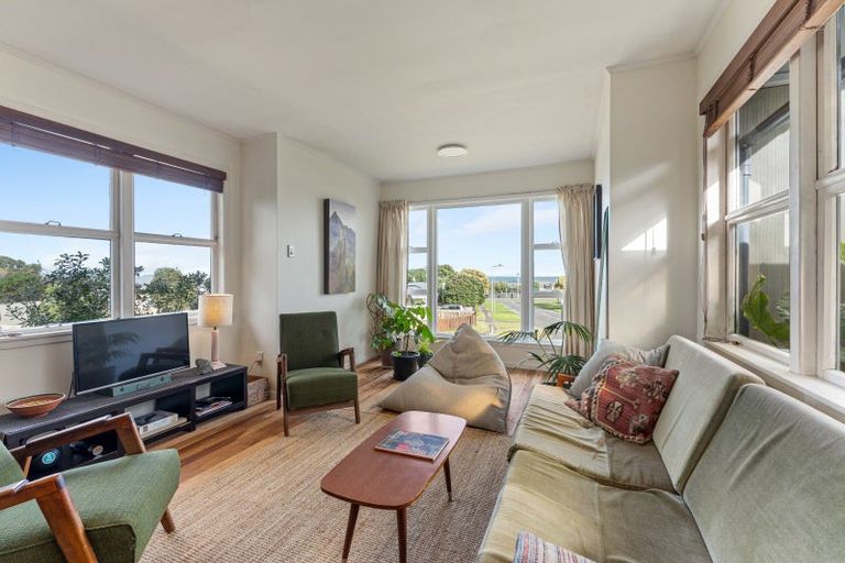 Photo of property in 6 Tainui Street, Castlecliff, Whanganui, 4501