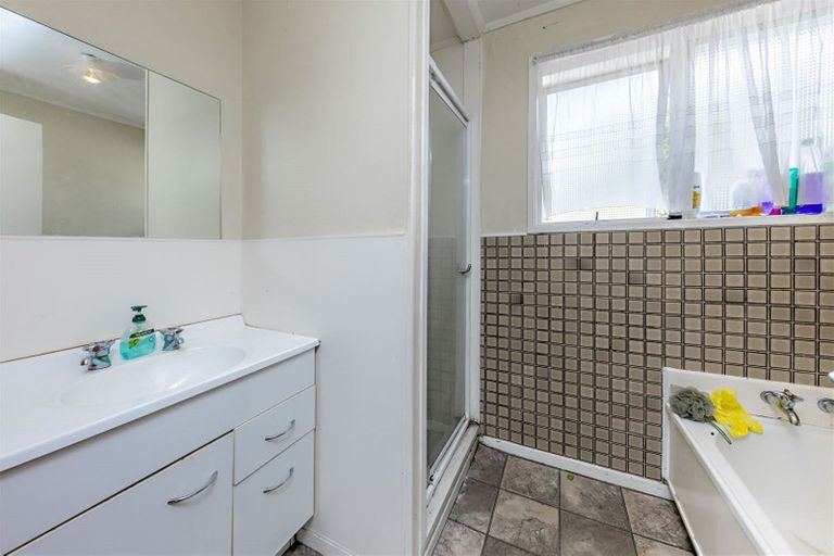 Photo of property in 14 Killington Crescent, Mangere, Auckland, 2022