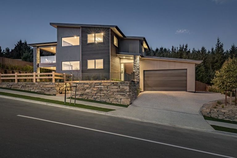 Photo of property in 18 Fenton Avenue, Wanaka, 9305