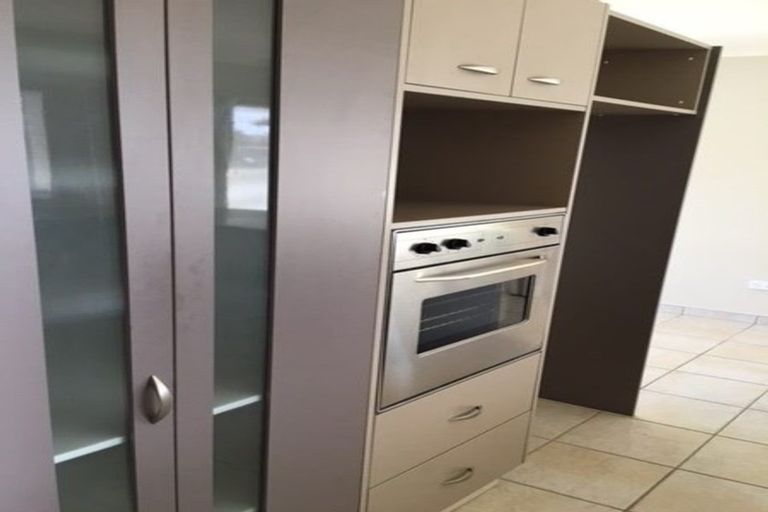 Photo of property in 98 Guildford Drive, Paraparaumu Beach, Paraparaumu, 5032