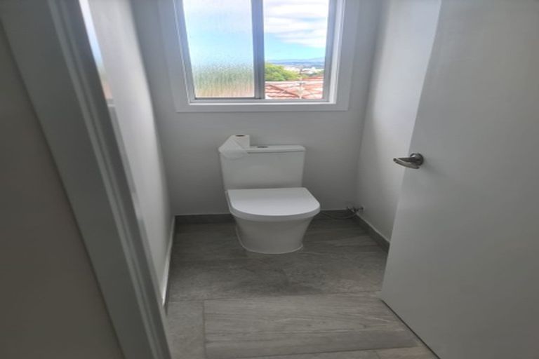 Photo of property in 15 Crompton Road, Massey, Auckland, 0614