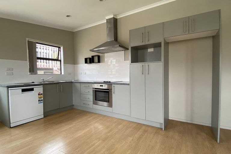 Photo of property in 33 La Trobe Street, Pakuranga Heights, Auckland, 2010