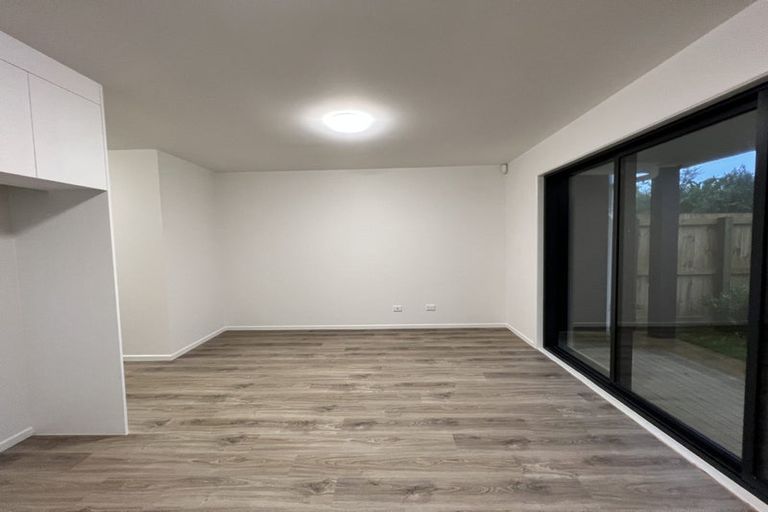 Photo of property in 43b/1 Waimumu Road, Massey, Auckland, 0614