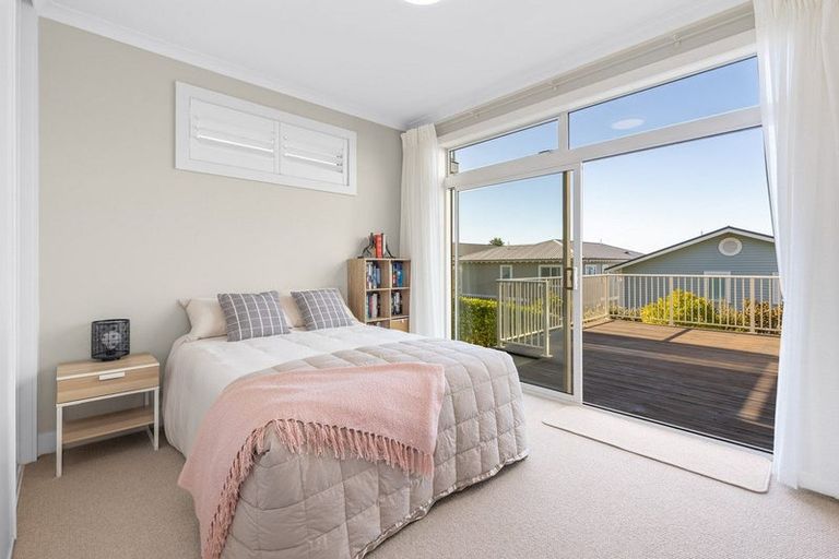 Photo of property in 18 Panorama Heights, Orewa, 0931