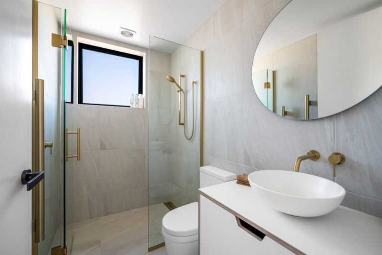 Photo of property in 17 Doug Ledgerwood Drive, Wanaka, 9305