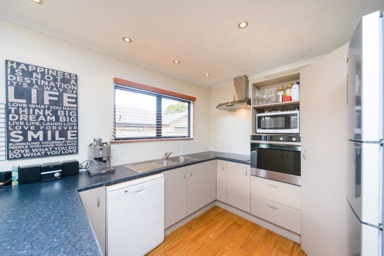 Photo of property in 130 Hillcrest Drive, Kelvin Grove, Palmerston North, 4414