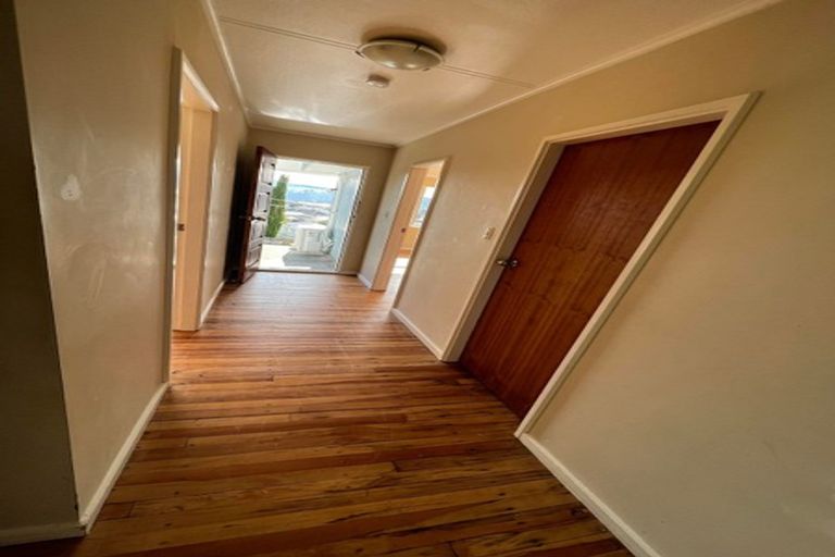 Photo of property in 29 Thomson Grove, Stokes Valley, Lower Hutt, 5019