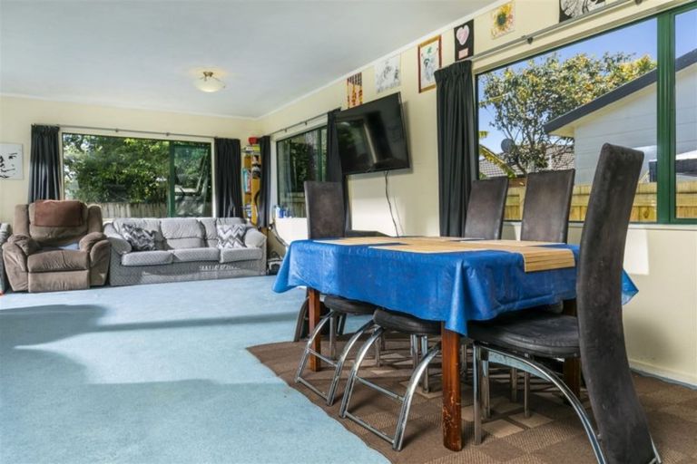 Photo of property in 704a Te Atatu Road, Te Atatu Peninsula, Auckland, 0610