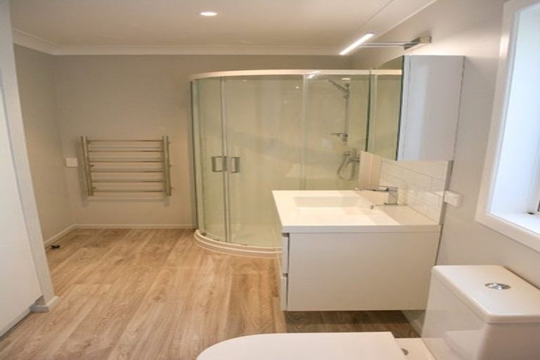 Photo of property in 40e Kervil Avenue, Te Atatu Peninsula, Auckland, 0610