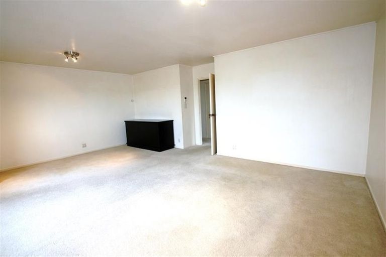 Photo of property in 2/24 Lewis Road, Pakuranga, Auckland, 2010