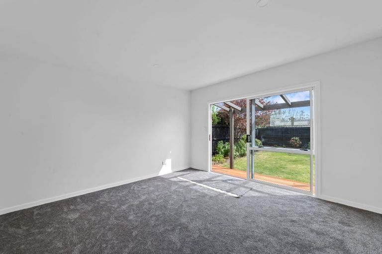 Photo of property in 17 Roberts Road, Hei Hei, Christchurch, 8042