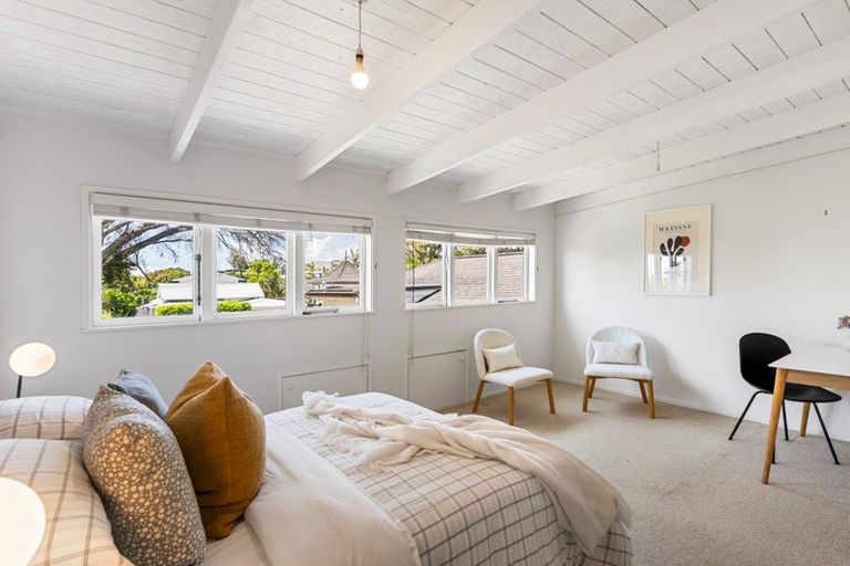 Photo of property in 8 Tiri Road, Milford, Auckland, 0620
