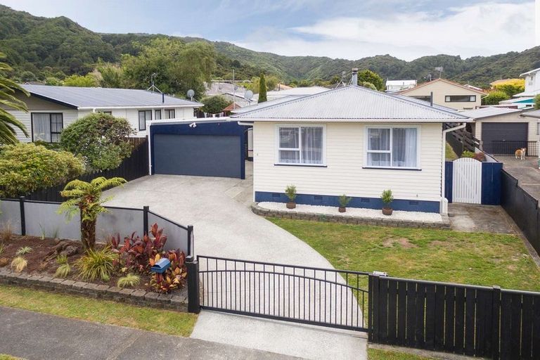 Photo of property in 8 Karamea Grove, Wainuiomata, Lower Hutt, 5014