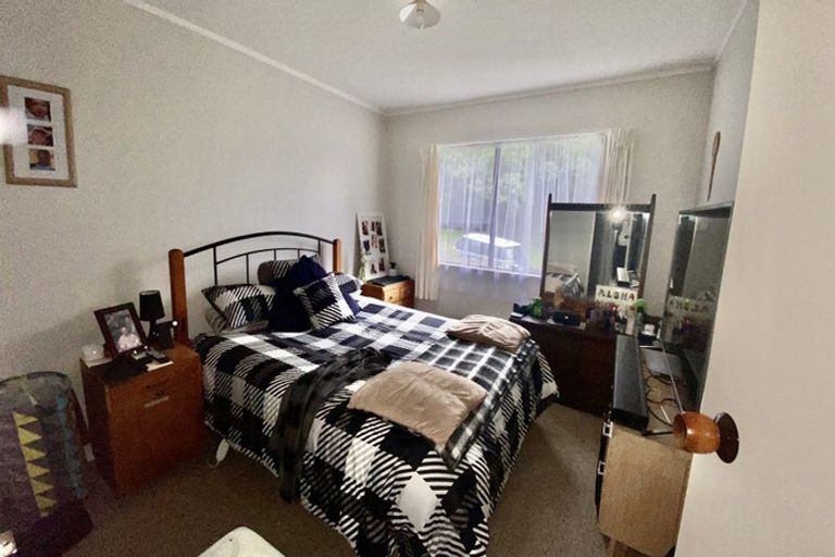 Photo of property in 1a Seagull Place, Whitby, Porirua, 5024