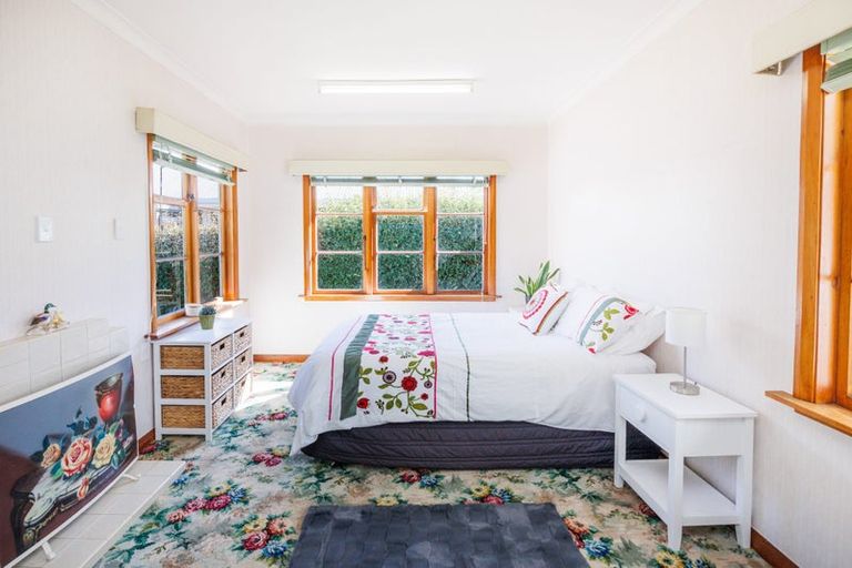 Photo of property in 6 Freyberg Street, Roslyn, Palmerston North, 4414