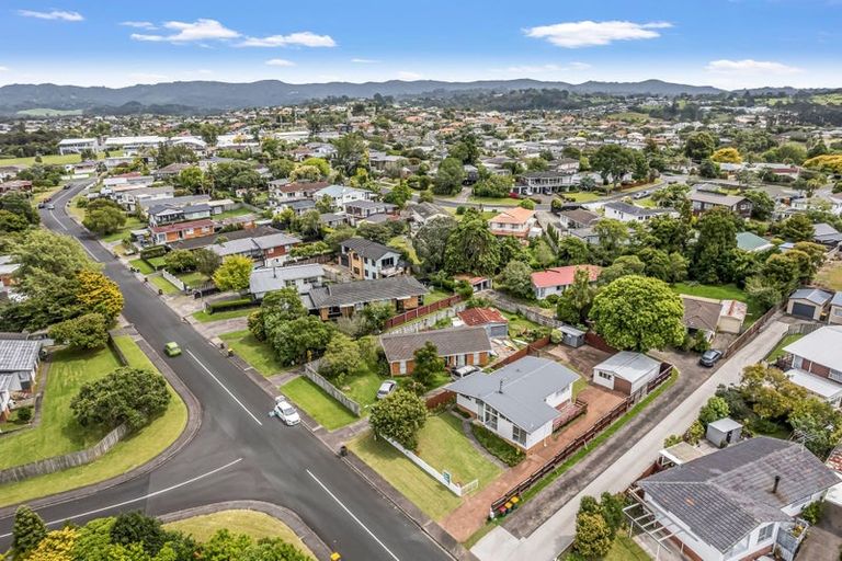 Photo of property in 28 Eyre Street, Henderson, Auckland, 0612