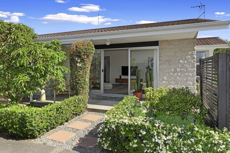Photo of property in 16 Oakfield Street, Burnside, Christchurch, 8053