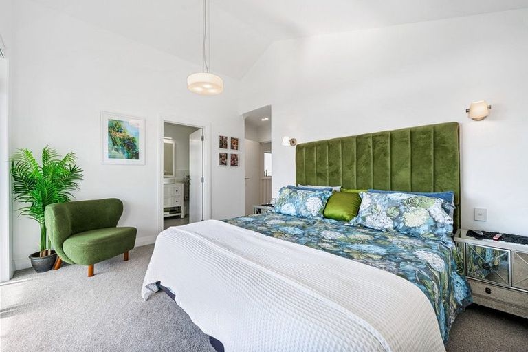 Photo of property in 15 Landmark Terrace, Orewa, 0931