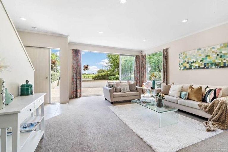 Photo of property in 14 Willow Camp Road, Takanini, 2112