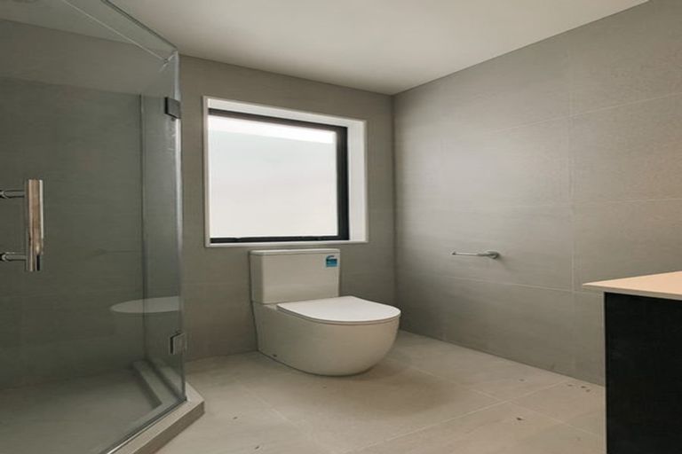 Photo of property in 5a Topliss Drive, Northcross, Auckland, 0632