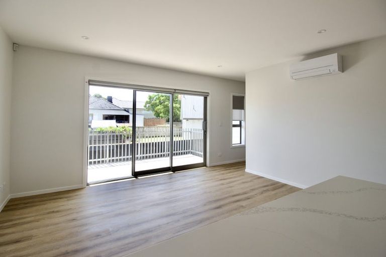 Photo of property in 6/94 Target Road, Totara Vale, Auckland, 0629