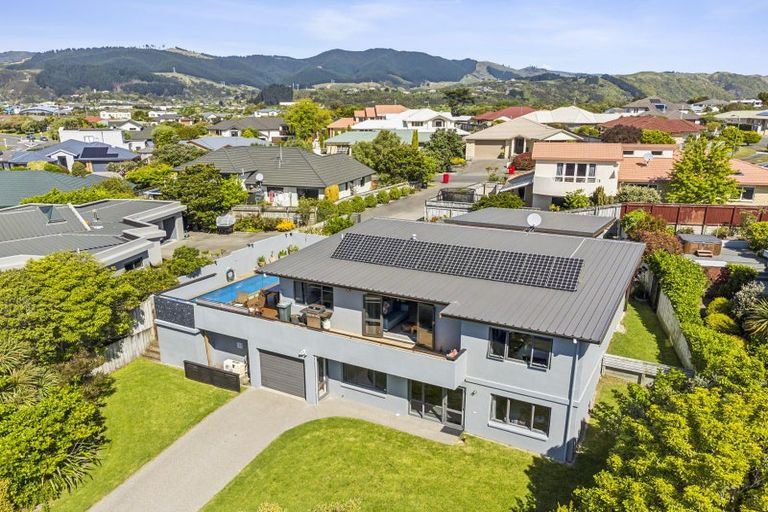 Photo of property in 8 Millennium Hill, Paraparaumu, 5032