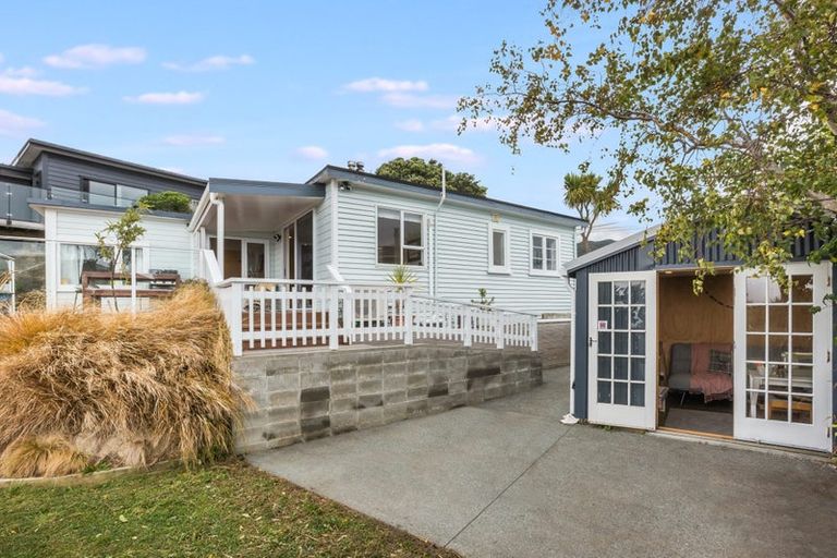 Photo of property in 15 Howard Road, Point Howard, Lower Hutt, 5013