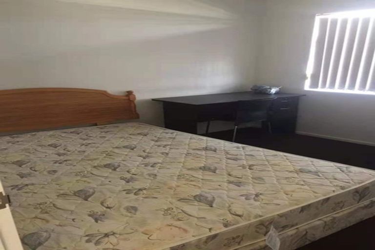 Photo of property in 20 Gordon Stanley Drive, Massey, Auckland, 0614