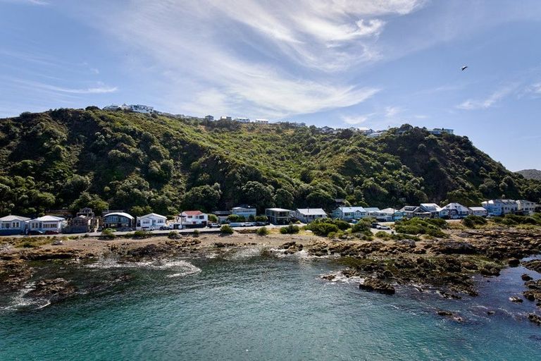 Photo of property in 196 The Esplanade, Island Bay, Wellington, 6023