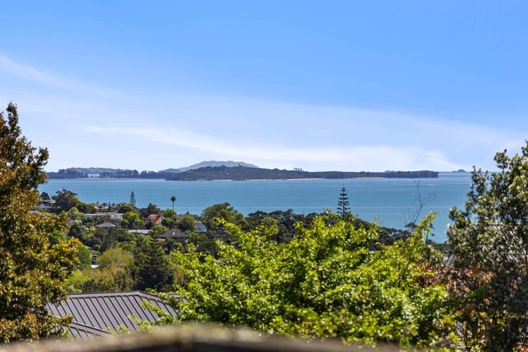 Photo of property in 4 Mellons Bay Road, Howick, Auckland, 2014