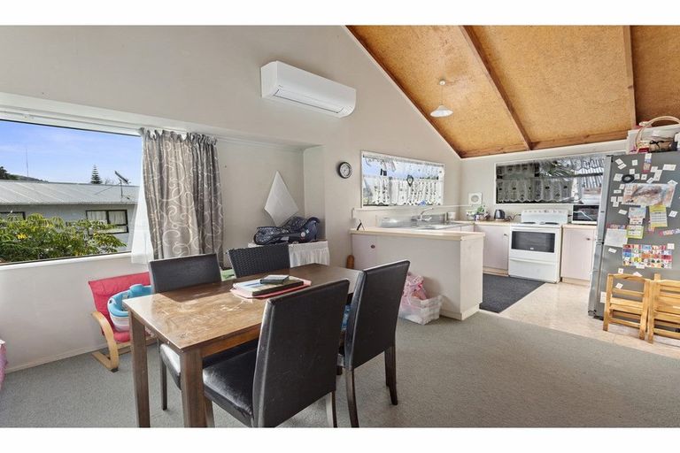 Photo of property in 8a Logan Place, Te Kamo, Whangarei, 0112