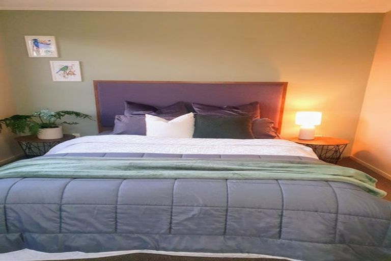 Photo of property in 2/12 Gradwell Place, Two Mile Bay, Taupo, 3330