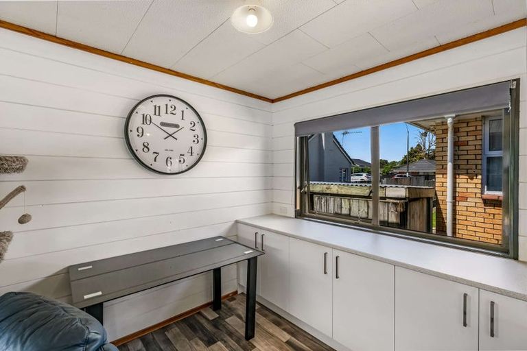 Photo of property in 2/32 Great South Road, Papakura, 2110