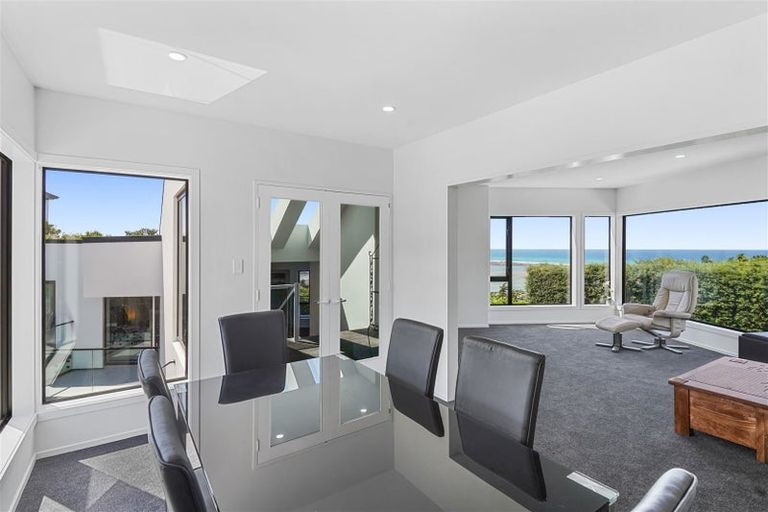 Photo of property in 2/11 Belleview Terrace, Mount Pleasant, Christchurch, 8081