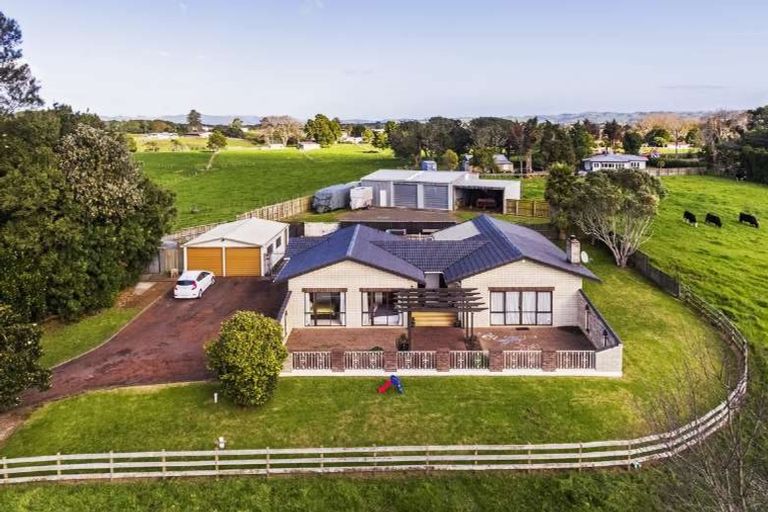 Photo of property in 16 Shakespeare Road, Waiuku, 2681