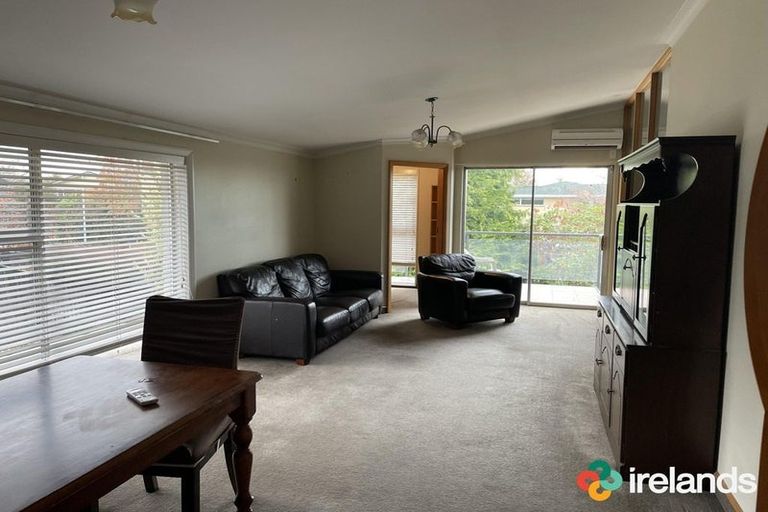 Photo of property in 17 Highfield Place, Avonhead, Christchurch, 8042