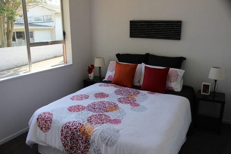 Photo of property in 2/23 Tahi Terrace, Glen Eden, Auckland, 0602