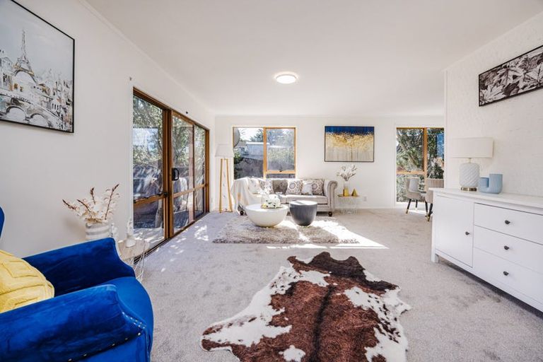 Photo of property in 43 Catkin Crescent, Papatoetoe, Auckland, 2025