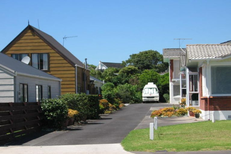 Photo of property in 2/10 Shakespeare Road, Milford, Auckland, 0620