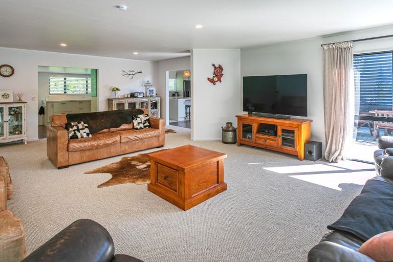 Photo of property in 5 Rewa Rewa Valley, Tairua, 3508