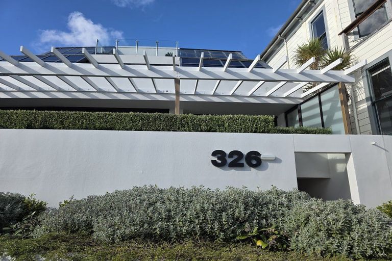 Photo of property in 2/326 Oriental Parade, Oriental Bay, Wellington, 6011