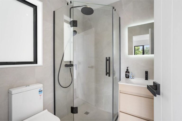 Photo of property in 21a Pipitea Place, Massey, Auckland, 0614